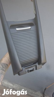 Mazda 3 BN közép box rekesz 2017 től 