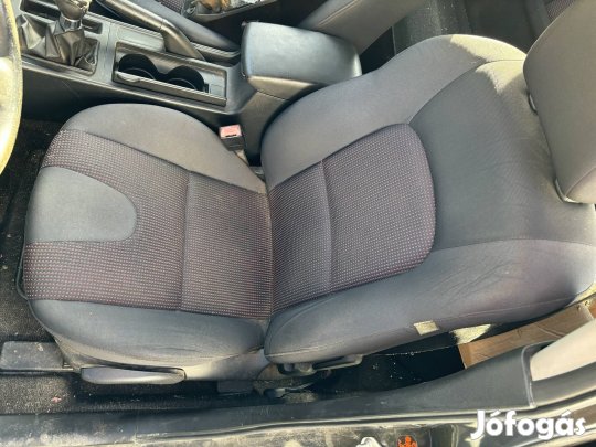 Mazda 3 ülés belső 