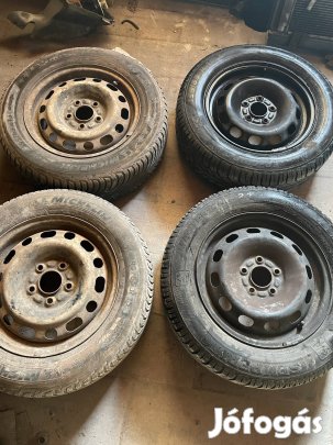 Mazda 6 lemezfelni téligumikkal