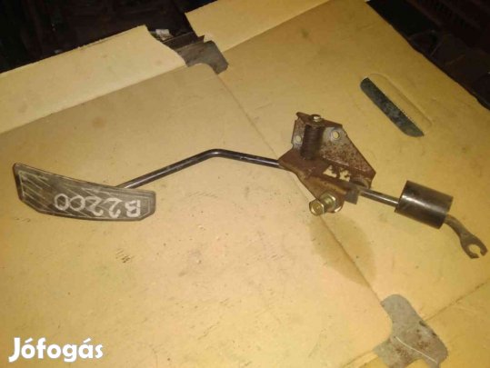 Mazda B2200 Gázpedál