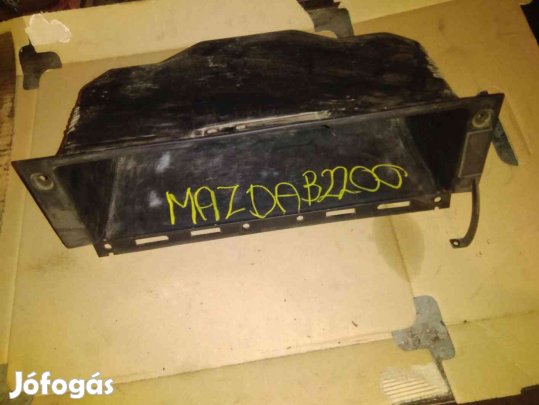 Mazda B2200 Kesztyűtartó