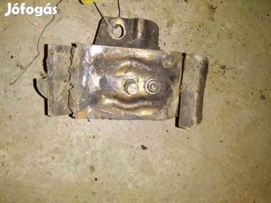 Mazda B2200 Motortartó Bak