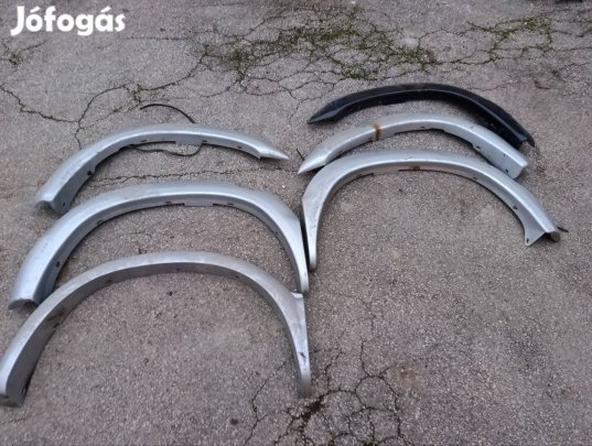 Mazda B2500 bontott sárvédő szélesítés garnitúra 