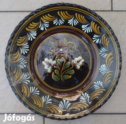 Mázolt, fekete, kerámia dísztányér 20260323