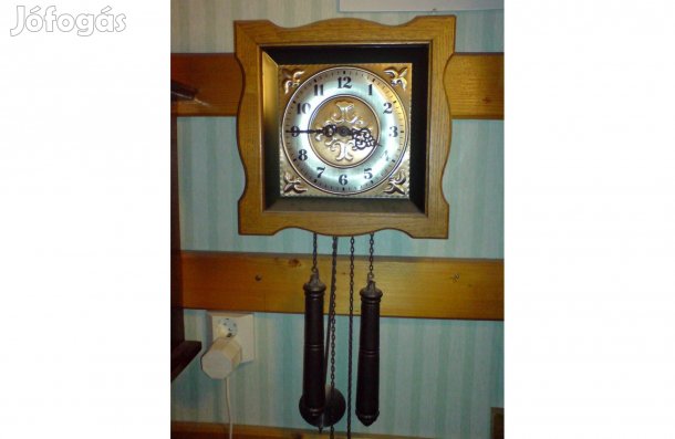 Mechanikus, súlyhuzamú, ingás, felesütős falióra, a tok valódi fából !