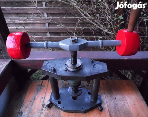 Mechanikus asztali golyós présgép számklisékkel együtt eladó