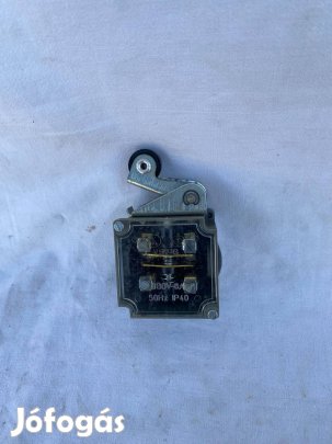 Mechanikus végálláskapcsoló, görgős karral