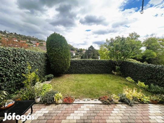 Mecsekoldali panoráma  háromszintes családi ház eladó!