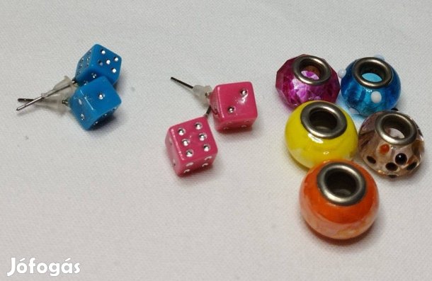 Medálok,fülbevalok új