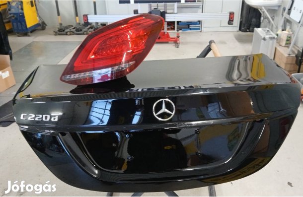 Medcedes Benz C klass 2017 sedan csonagtér ajtó