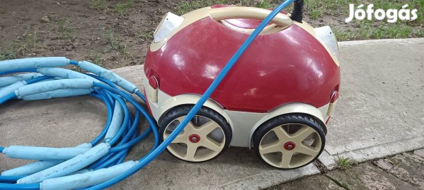 Medence robot eladó.