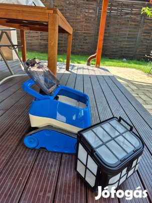Medence tisztító Robot 2 Kosárral és 2 Szűrővel. Oldalfalra is felmegy