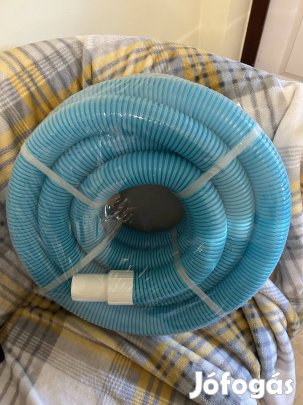 Medence tisztító cső