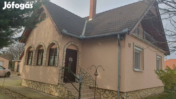 Medencés családi ház