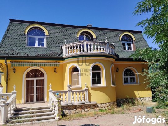 Medencés családi ház Cinkotán  várja Önt és családját!