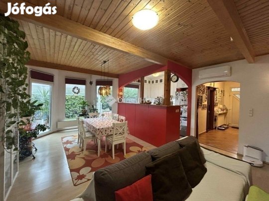 Medencés családi ház Vecsésen