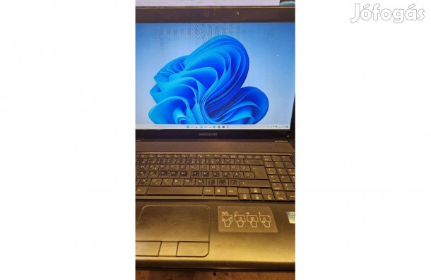 Medion Akoya E7216 17,3 "-es i3-as laptop