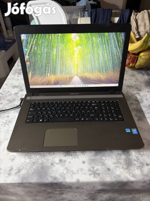 Medion akoya óriás 17,3 laptop jó akku win11