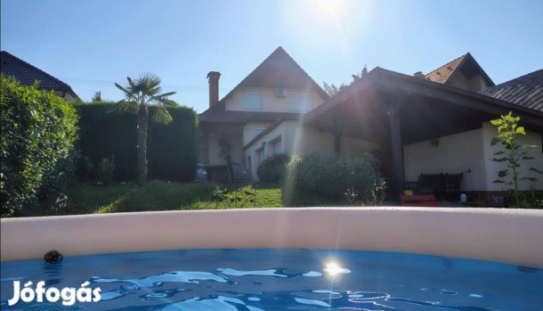 Mediterrán oázis Bánhida szívében