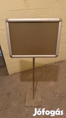 Megállító tábla, információs állvány