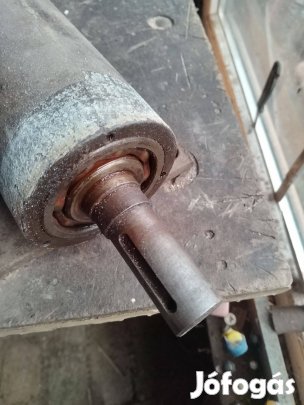 Meghajtó tengely csapágyas