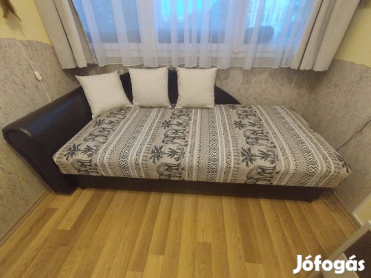 Megkímélt, ágyneműtartós heverő elefánt mintával +3 db ajándék párna