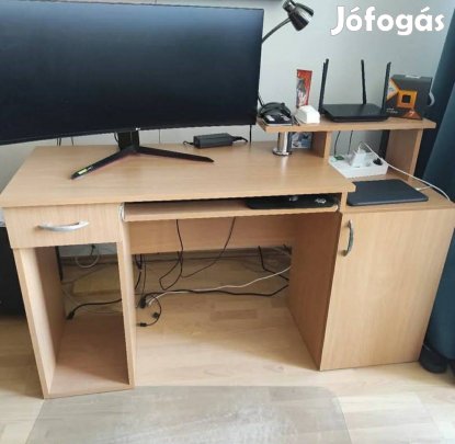Megkímélt állapotu Számítógépasztal