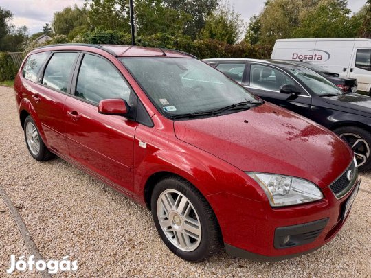 Megkímélt állapotú, kevesett futott, karbantartott automata Ford Focus