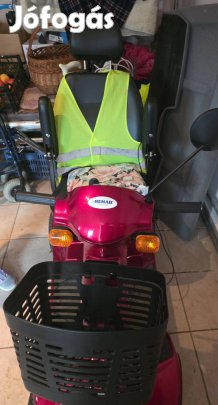 Megkímélt állapotú elektromos moped