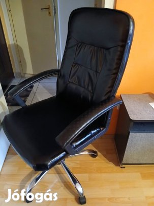 Megkimélt állapotú forgószék.