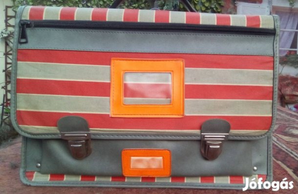 Megkímélt állapotú régi iskolatáska a 80 -as évekből