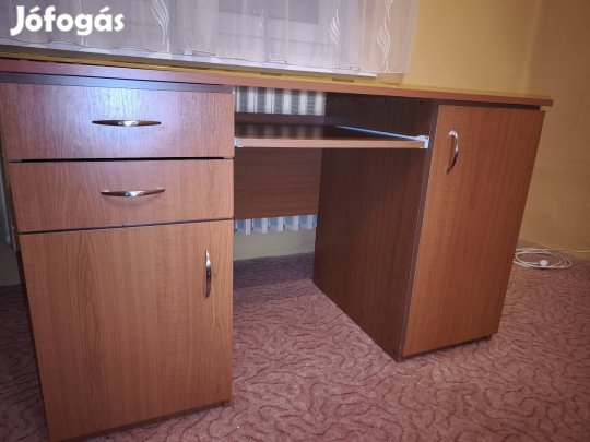 Megkímélt újszerű (Íróasztal, Számítógépasztal) eladó!