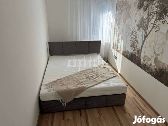 Megyei Kórház Közelében Felújított Három Szobás Lakás Eladó