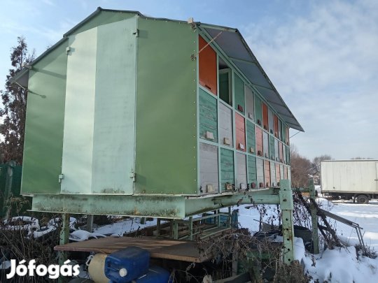 Méhész konténer 66 családos