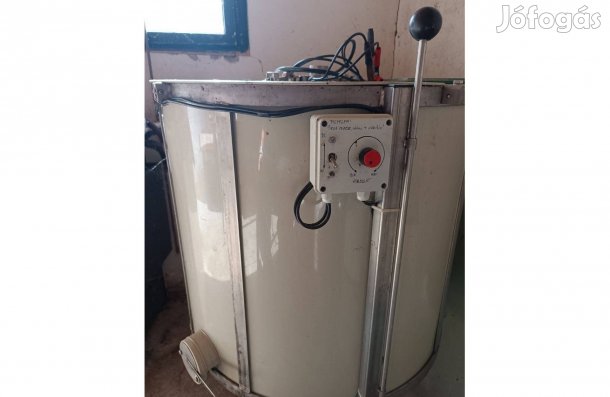 Méhész pergető Rácz 12v-os sugaras 24 keretes