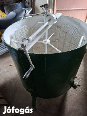 Méhészeti méz pergető.