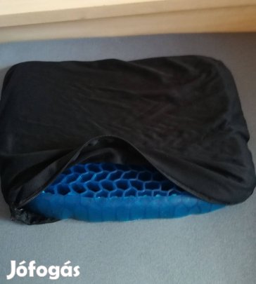 Méhsejtes ülőpárna,huzattal,szinte új,interneten rendelt,olcsón!/77