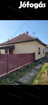 Meleg családi otthon eladó Szajolban