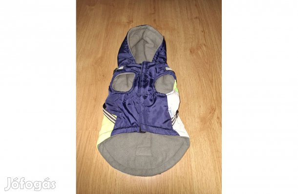 Meleg kutyakabát hámmal kistermetű kutyára