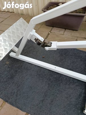 Melltámaszos evezőgép