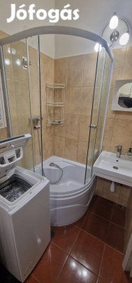 Mélyített tálcás zuhanykabin