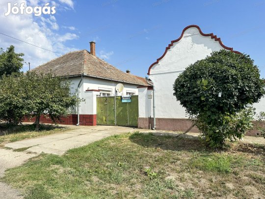 Mélykút, azonnal birtokba vehető, 130 nm-es családi ház eladó