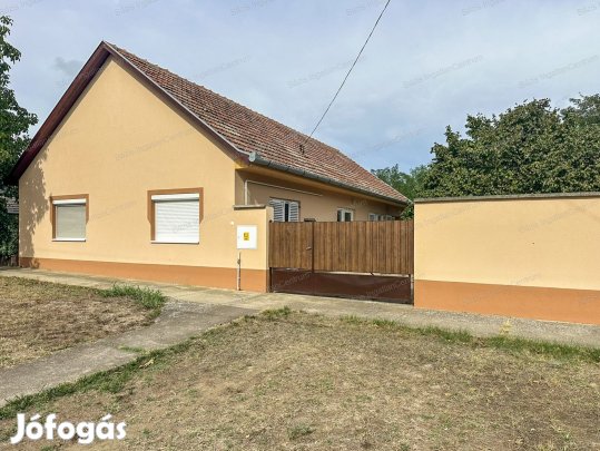 Mélykút, azonnal költözhető,  88 nm-es családi ház eladó