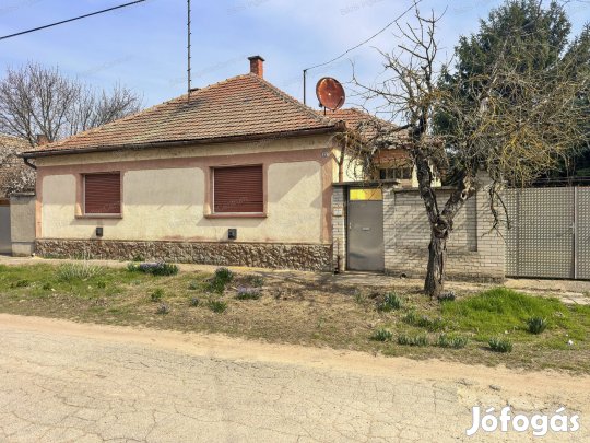 Mélykút, felújítandó, 94 nm-es családi ház eladó