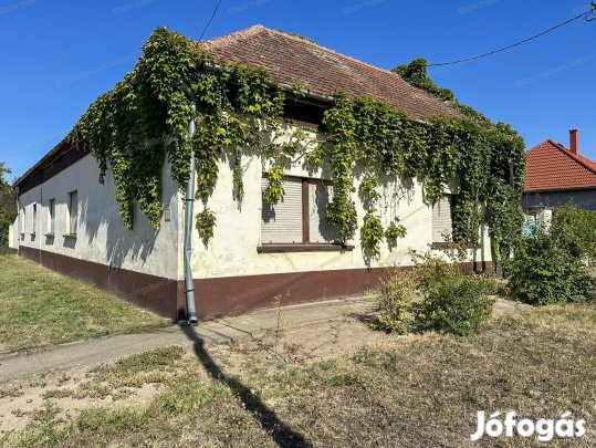 Mélykút, központjában, 191 nm-es családi ház eladó
