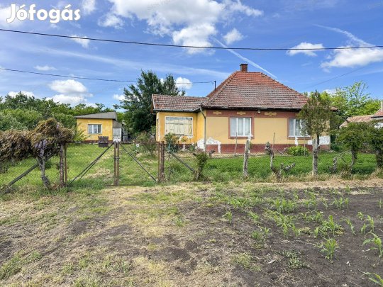 Mélykút, külterületen, 61 nm-es családi ház eladó