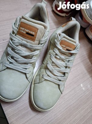 Memphis 44-es férfi krém szinű cipő