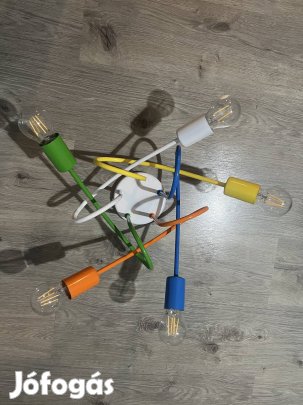 Mennyezeti lámpa gyerekszobaba