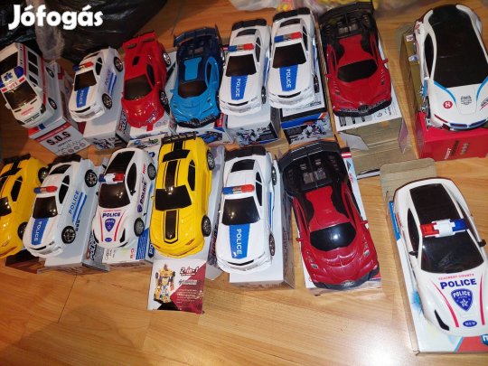 Mentő , rendőr, robot autó és egyéb 15 db új