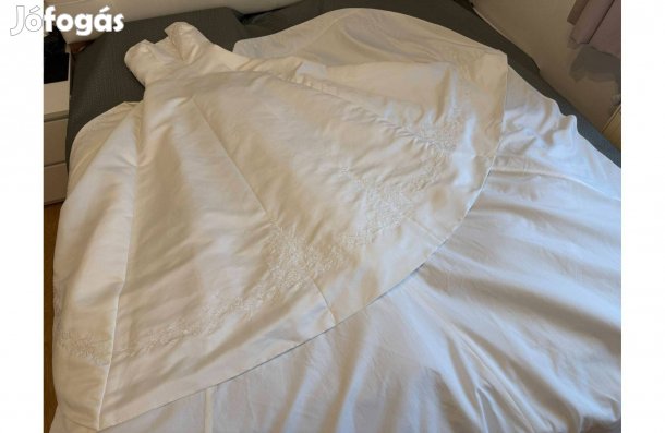 Menyasszony ruha ajándék fátyollal